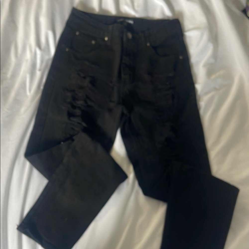 Woman’s jeans
Distressed black xs fashion nova